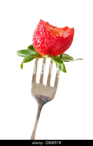 Erdbeere auf einem folk halb gegessen Stockfoto