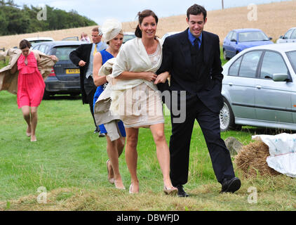 Gäste die Hochzeit von Andrew Charlton und Edwina Palmer in der Edrom Kirche in Duns Berwickshire, Schottland - 03.09.11 Stockfoto