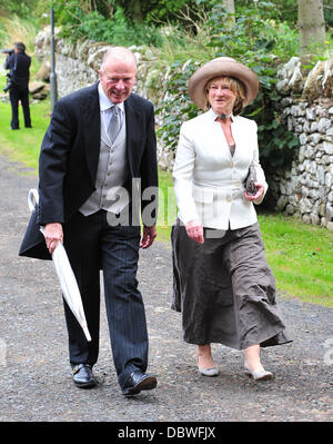 Gäste die Hochzeit von Andrew Charlton und Edwina Palmer in der Edrom Kirche in Duns Berwickshire, Schottland - 03.09.11 Stockfoto