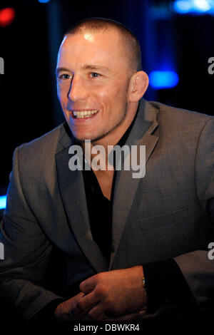 UFC Welterweight Champion Georges St-Pierre besucht ein Medienrundgang Real Sports Bar & Grill in Toronto Förderung der 29. Oktober 2011 Meisterschaft in Las Vegas, Toronto, Kanada - 06.09.11 Stockfoto