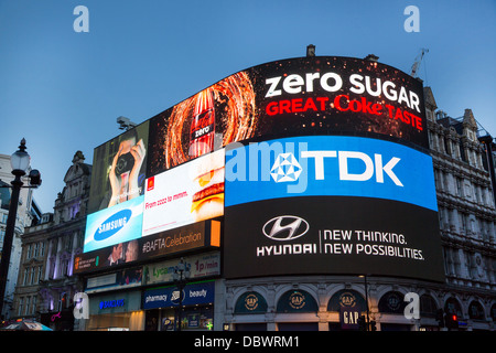 Werbeschilder am Piccadilly Circus, London UK Stockfoto