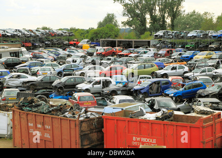 Zerstörte Fahrzeuge Dump, Schrottplatz, recycling-Depot Autos Schrottplätze dumps Depots Fahrzeug Wracks Wereham Norfolk England UK Stockfoto