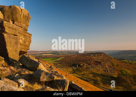 Abend-Blick über Curbar Rand mit Blick auf große Moor Stockfoto