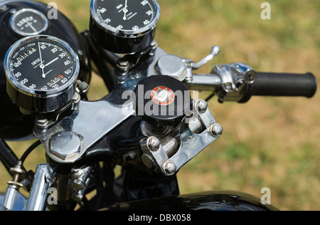 Schwarz-BSA Café Racer. Klassische britische Motorrad Stockfoto