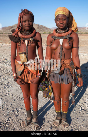 Young Himba Frauen, Kunene-Region, Namibia, Mai 2013 Stockfoto