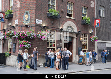 Henry Holland Pub; Duke Street; London; England; VEREINIGTES KÖNIGREICH; Stockfoto