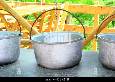 Traditionelle eiserne Kessel auf Herd Stockfoto