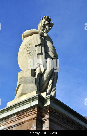 (dpa-Datei) - Ein Handout-Bild vom 29. Dezember 2012 zeigt eine Statue der Minerva (Göttin der Weisheit) an der Karl-Theodor-Brücke in Heidelberg. Fotoarchiv für Zeitgeschichte/Steinach/ACHTUNG: Nur zur redaktionellen Verwendung/GESPERRT FÜR BILDFUNK Stockfoto