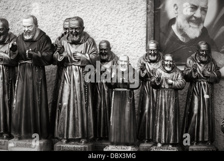 San Giovanni Rotondo von Anhängern des Padre Pio, der von Papst Johannes Paul II. heiliggesprochen wurde verehrt Stockfoto