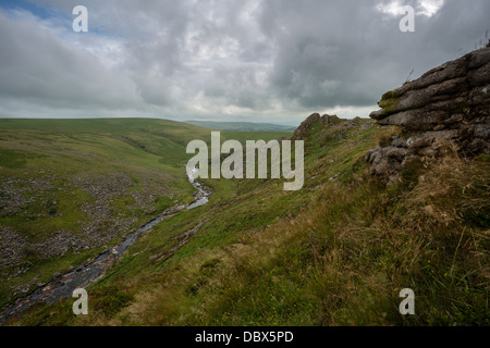 Stürmische Sommerhimmel über Tavy Cleave, Dartmoor Nationalpark Devon Uk Stockfoto