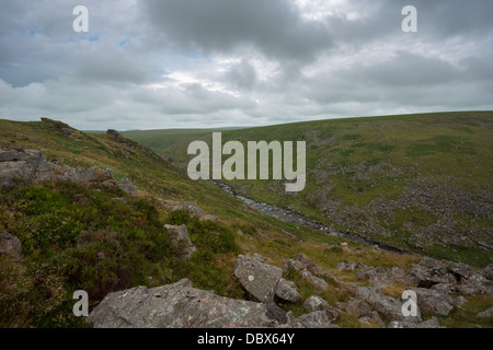 Stürmische Sommerhimmel über Tavy Cleave, Dartmoor Nationalpark Devon Uk Stockfoto