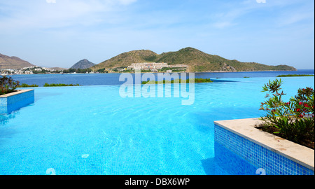Infinity-Swimmingpool im Luxus-Hotel, Bodrum, Türkei Stockfoto