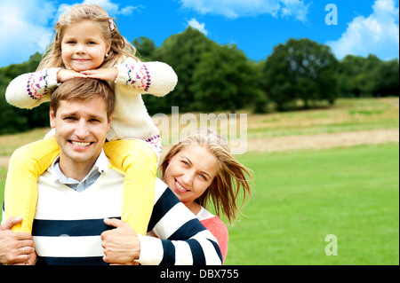 Familientag in den Park. Alle genießen Stockfoto