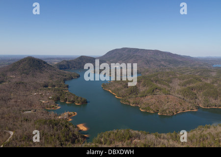 Luftaufnahme von Parksville See (auf dem Ocoee River) in den Cherokee National Forest im zeitigen Frühjahr Stockfoto