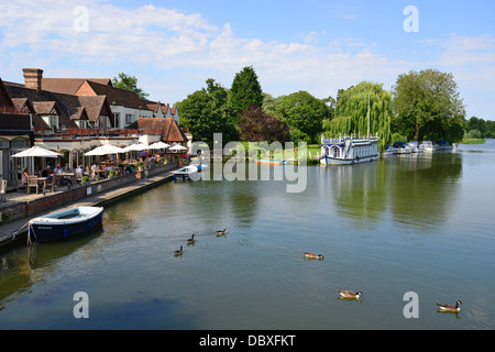 Der Schwan Streatley Hotel und Themse, Streatley, Berkshire, England, Vereinigtes Königreich Stockfoto