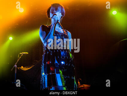 Aino Jawo Icona Pop die live bei Metro in Chicago, IL 31. Juli 2013 Stockfoto