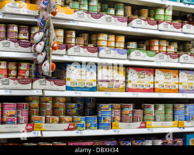 Cat Food Display in Kmart, NYC Stockfoto