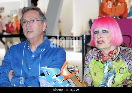 London, UK. 4. August 2013. Zandra Rhodes, britische Mode-Ikone live auf der Bühne sprechen über ihren Erfolg in der Modebranche auf die Pure London-Veranstaltung in Kensington Olympia In London. © Siehe Li/Alamy Live News Stockfoto