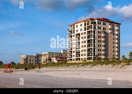 Direkt am Meer Strand-vordere Luxus-Eigentumswohnung. Stockfoto