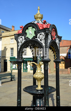 Reich verzierten viktorianischen Trinkbrunnen, Market Place, Wallingford, Oxfordshire, England, Vereinigtes Königreich Stockfoto