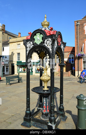 Reich verzierten viktorianischen Trinkbrunnen, Market Place, Wallingford, Oxfordshire, England, Vereinigtes Königreich Stockfoto