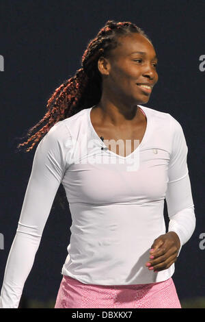 Toronto, Ontario, Kanada. 5. August 2013. Toronto, Ontario, Kanada, 5. August 2013. Venus Williams in Aktion während eines Doppel-Ausstellung match mit Serena Williams gegen Monica Seles und Eugenie Bouchard während der WTA Rogers Cup im Rexall Centre in Toronto, Ontario, Kanada am 5. August. Gerry Angus/CSM/Alamy Live-Nachrichten Stockfoto