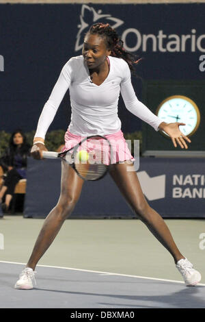 Toronto, Ontario, Kanada. 5. August 2013. Toronto, Ontario, Kanada, 5. August 2013. Venus Williams in Aktion während eines Doppel-Ausstellung match mit Serena Williams gegen Monica Seles und Eugenie Bouchard während der WTA Rogers Cup im Rexall Centre in Toronto, Ontario, Kanada am 5. August. Gerry Angus/CSM/Alamy Live-Nachrichten Stockfoto