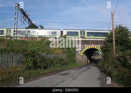 Ledburn, UK. Trainieren Sie 6. August 2013, Räubers Brücke, Ledburn, Bucks, UK. Ortsbild des Great Train Robbery auf 8. August 1963 wo einen königlichen Postzug £ 2,6 Millionen von 15 Mitgliedern des Bruce Reynolds Bande Credit geleert wurde: Neville Stile/Alamy Live News Stockfoto