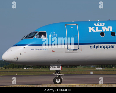 PH-EZH KLM Cityhopper Embraer ERJ-190STD (ERJ-190-100) Rollzeiten 19july2013 2 Stockfoto