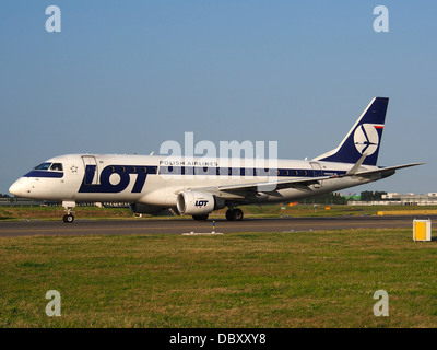 SP-Deckel LOT - polnische Airlines Embraer ERJ-175STD (ERJ-170-200) - Cn 17000136 09juli2013 Stockfoto