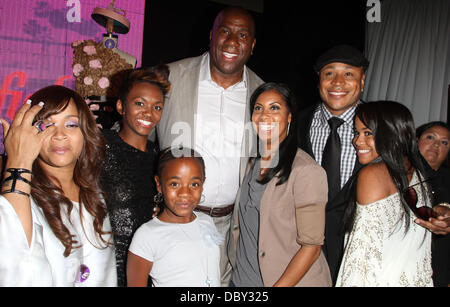 LL Cool J, Magic Johnson, Simone ich Smith und Familie Fashion Night Out - Century City Los Angeles, Kalifornien - 08.09.11 Stockfoto