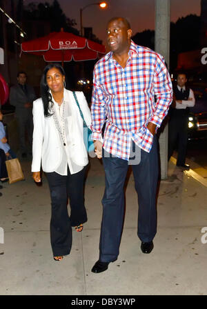 Cookie Johnson und Magic Johnson kommen im Boa Steakhouse Los Angeles, Kalifornien - 09.09.11 Stockfoto