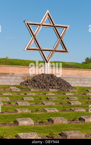 Starof David am jüdischen Friedhof, kleine Festung Theresienstadt Memorial, Tschechische Republik Stockfoto