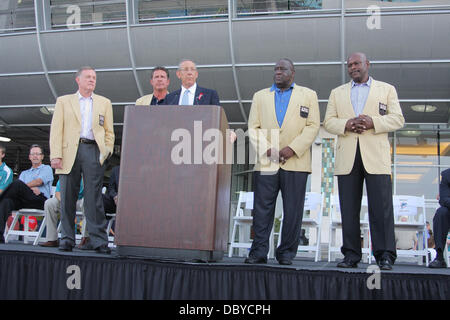 Stephen Ross Statue Engagement für Joe Robbie vor Miami Delphine 2011 Saisonauftakt zu Hause gegen die New England Patriots Miami Florida, USA - 12.09.11 Stockfoto