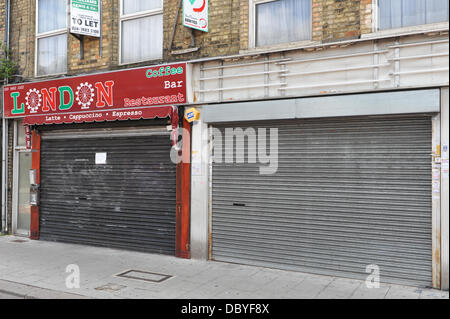 Green Lanes, London, UK. 6. August 2013. Leere Läden auf Green Lanes, Haringey. In London, kostet £350m an entgangenen Geschäften gibt es 7.000 leerstehenden Läden. Bildnachweis: Matthew Chattle/Alamy Live-Nachrichten Stockfoto