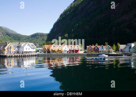 Mo Modalen Norwegen Europas Blick auf attraktive Dorf am Ende des Mofjorden Stockfoto