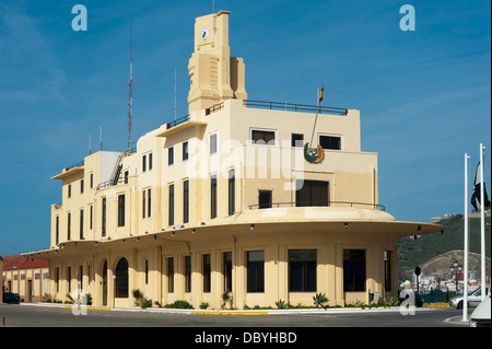 Die Bootsform Art-Deco-Gebäude, Sitz der Ceuta Hafen Behörde von Manuel Latorre Architekten. Ceuta. Spanien. Stockfoto