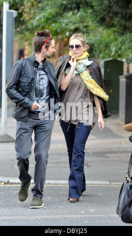 Kate Hudson und Matt Bellamy zu Fuß im Norden London London, England - 15.09.11 Stockfoto