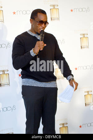 Diddy Alias Sean Combs kümmert sich den Start des neuen Parfüms "Kaiserin" bei Macy's in Lakewood Los Angeles, Kalifornien - 15.09.11 Stockfoto