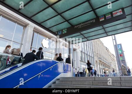 Gesamtansicht des neuen Apple-Store im Herzen von Hamburg, Hamburg-16.09.11 Stockfoto