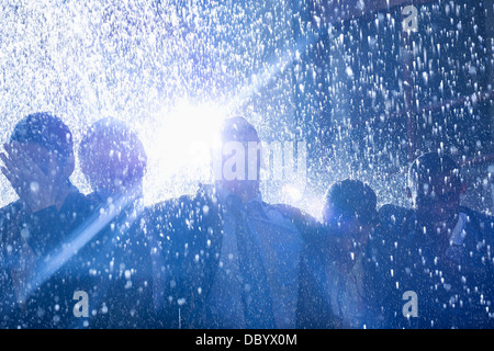 Geschäftsleute in Regen Stockfoto