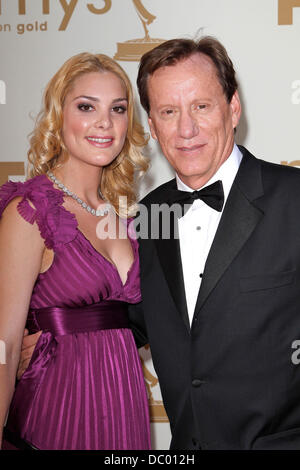 James Woods und Ashley Madison statt der 63. Primetime Emmy Awards im Nokia Theater LA LIVE - Ankünfte Los Angeles, Kalifornien - 18.09.11 Stockfoto