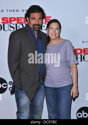 Ricardo Chavira mit seiner Frau Marcea Dietzel 'Desperate Housewives' letzte Saison Kick-Off Party statt in der Wisteria Lane in Universal Studios Los Angeles, Kalifornien - 21.09.11 Stockfoto