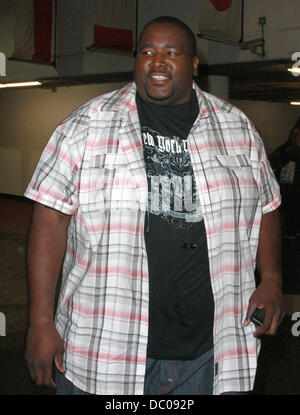 Quinton Aaron fährt "Get Lucky für Lupus LA!" Pokerturnier um den Petersen Automotive Museum Los Angeles, Kalifornien - 22.09.11 Stockfoto