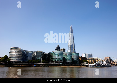 mehr London zu platzieren, hms Belfast City Hall und der Shard Fluss Themse Southwark London England UK Stockfoto