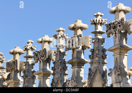 Verschiedenen gotischen Statuen von Milano Duomo, einer der die größte gotische Kirche der Welt. Stockfoto