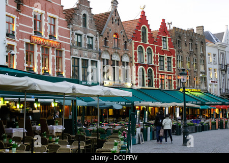 Brügge Belgien Flandern Europa Brugge Satteldach Gilde befindet sich auf dem Marktplatz in Restaurants umgewandelt Stockfoto