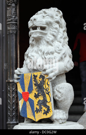 Brügge Belgien Flandern Europa Brugge belgischen Stein Löwe im Burgplatz mit Wappen Stockfoto