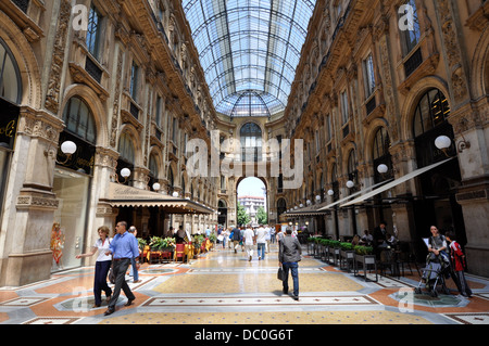 Shopping Mall Galleria Vittorio Emanuele II in Mailand. Fast alle bekannte Marken sind hier aufgelistet. Stockfoto