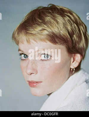 1960ER JAHRE PORTRÄT MIA FARROW Stockfoto